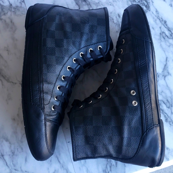 Louis Vuitton - Picture 3 of 10